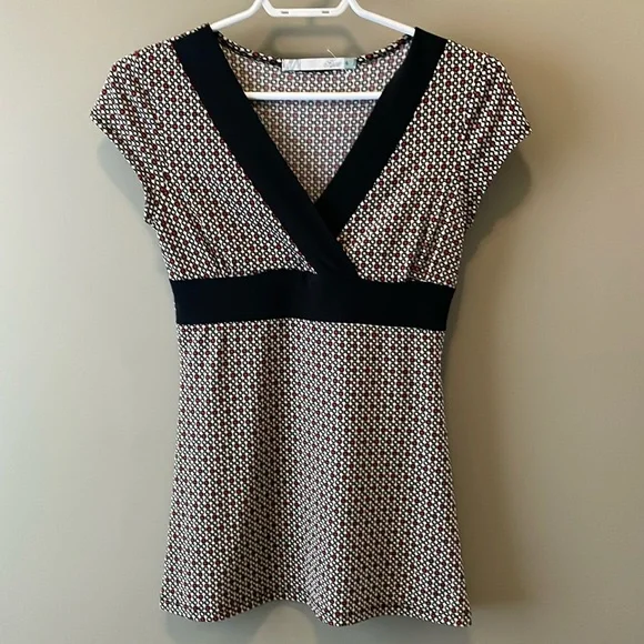 KISMET Ladies Size Small Short Sleeve Blouse Top V Neck Polkadot Pattern Design - Picture 1 of 7